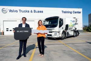 Volvo Trucks entrega a Holcim la primera hormigonera eléctrica en España