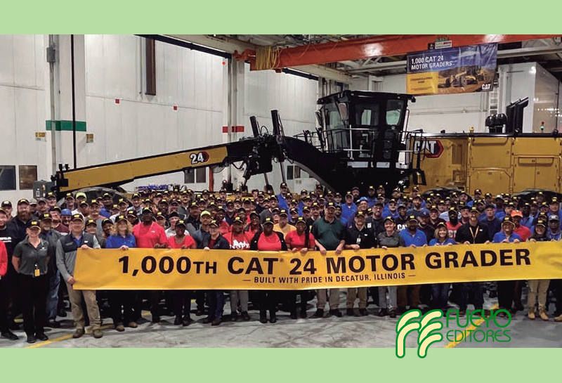 Caterpillar celebra la producción de la motoniveladora CAT 24 número 1000
